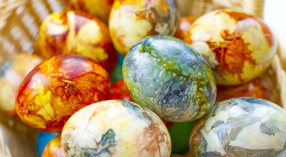 Безопасно ли красить яйца пеной для бритья