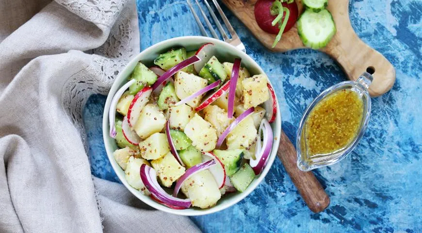 Быстрый картофельный салат с овощами