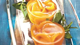 Десерт из консервированных персиков