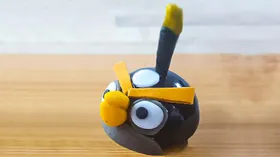 Мусс Angry Birds с чёрной смородиной, с гранатовым желе и японским бисквитом