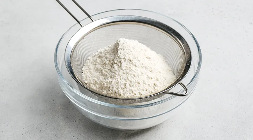 Цвет блинной муки может быть от чисто-белого до кремового в зависимости от типа муки и добавок