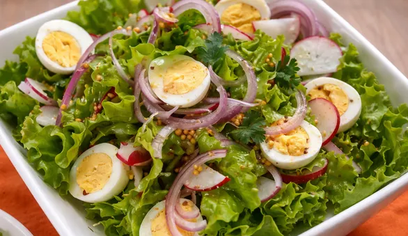 Весенний салат с перепелиными яйцами и редисом