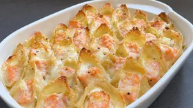 Ракушки с красной рыбой под сливочно-сырным соусом