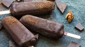 Есть можно и нужно: россиянам назвали настоящую пользу мороженого