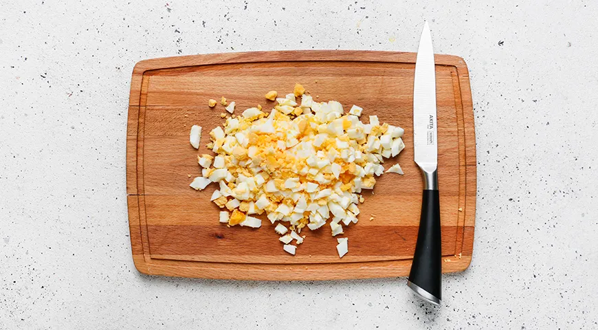 Оладьи на кефире с зеленым луком и яйцом