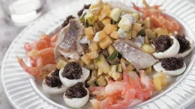 Салаты с икрой: рецепты