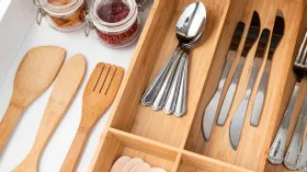 Избавляемся от пакета с пакетами: 12 эффективных советов по хранению продуктов и посуды на кухне