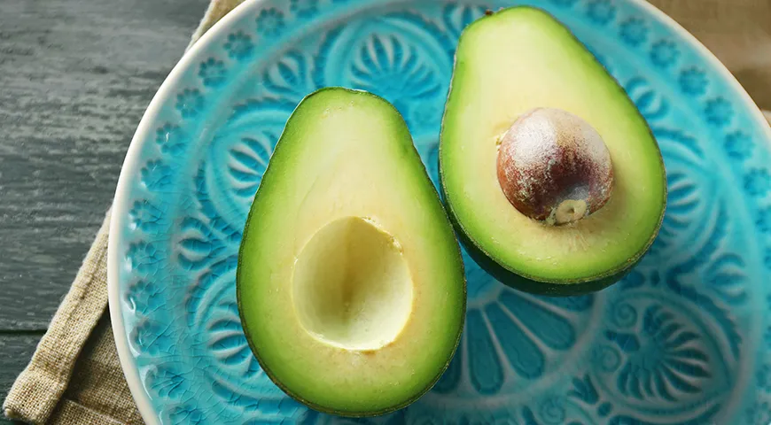 Сытный авокадо не только хорошо утоляет голод, но и улучшает пищеварение