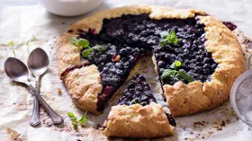 Как сделать так, чтобы черника не вытекала из пирогов?