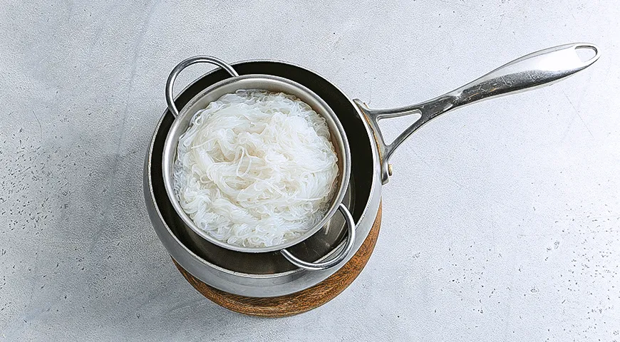 Салат из мидий с фунчозой