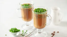 Вкусно ли? В Китае придумали пить кофе с луком и перцем