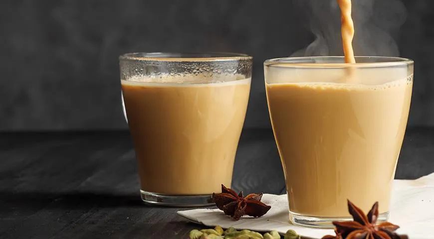 Чай или кофе с молоком — хороший способ зарядиться энергией не только утром. Чтобы такой напиток получился вкусным и правильным, нужно знать некоторые нюансы