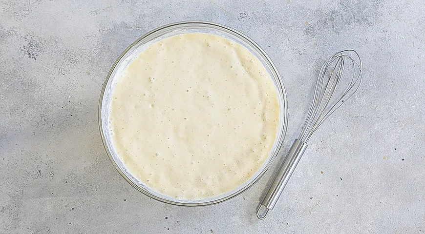 Дрожжевые блины с творогом и курагой