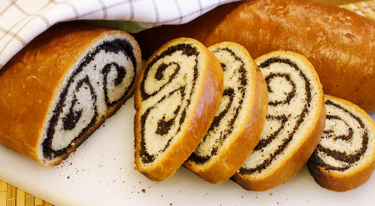 Рулет с маком из дрожжевого теста