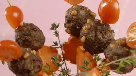 Мясные шарики с кедровыми орешками