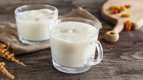 Рецепты с молоком, продукцией пчеловодства и изюмом