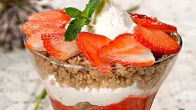 Рецепты с кисломолочными продуктами, сливками и клубникой