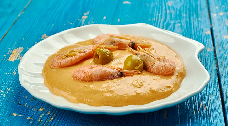 По консистенции крем-суп ватапа получается такой густой, что его даже можно намазывать на хлеб