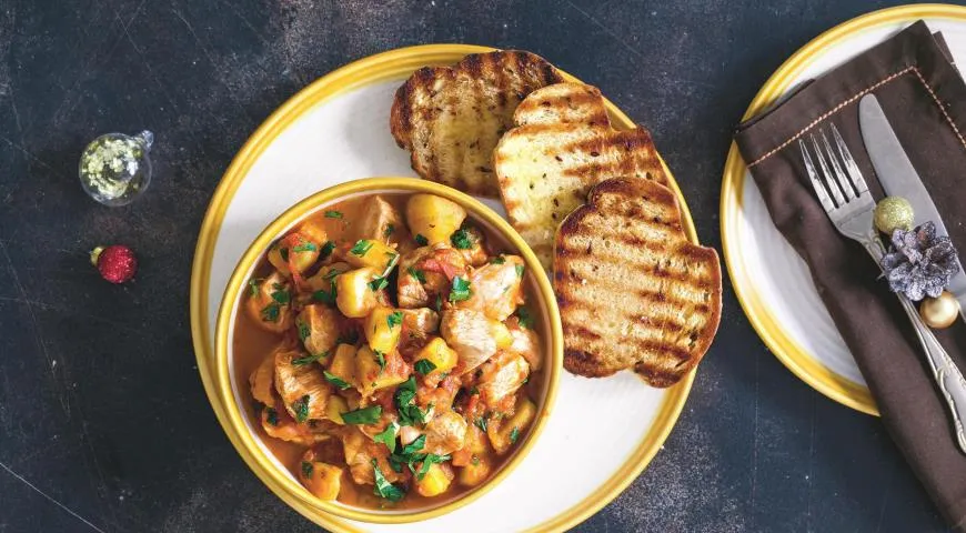 Испанское рагу с курицей и картошкой