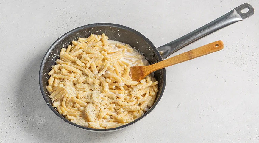 Макароны с сыром и сливками