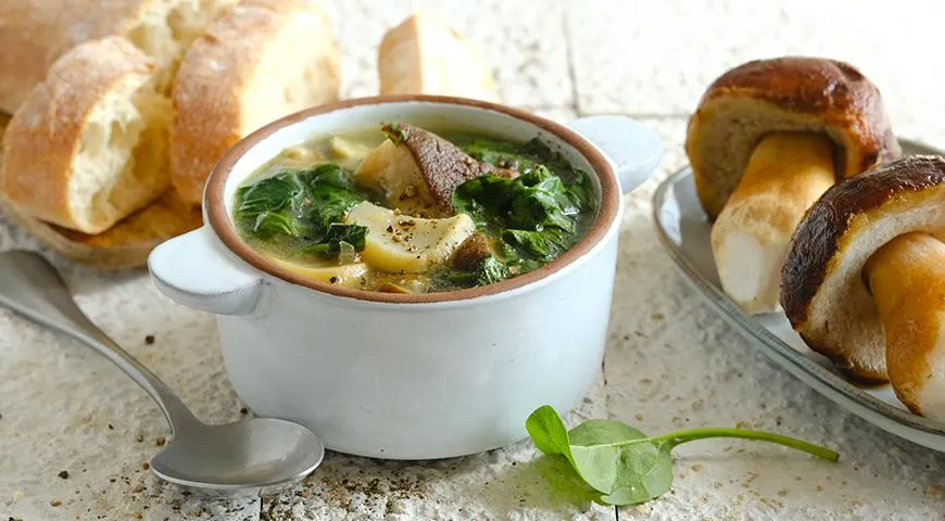 Шпинатный суп с грибами