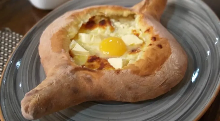 Хачапури по-аджарски настоящий рецепт, с использованием мацони