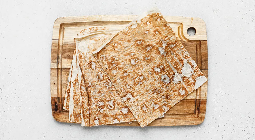 Сосиски с сыром в лаваше