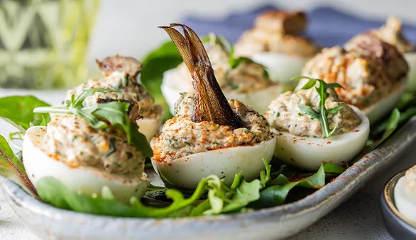 Яйца, фаршированные шпротами