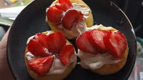 Сырники с клубникой