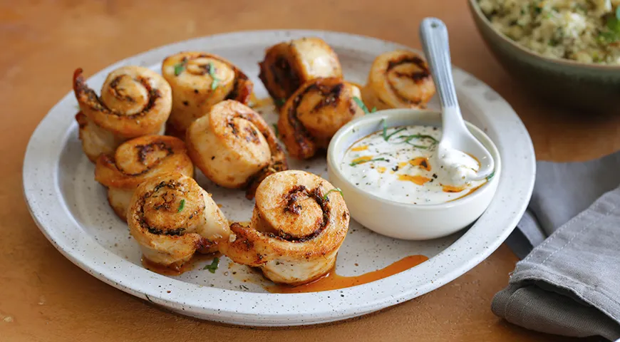 Рецепт жареных рулетиков из куриной грудки с пряностями