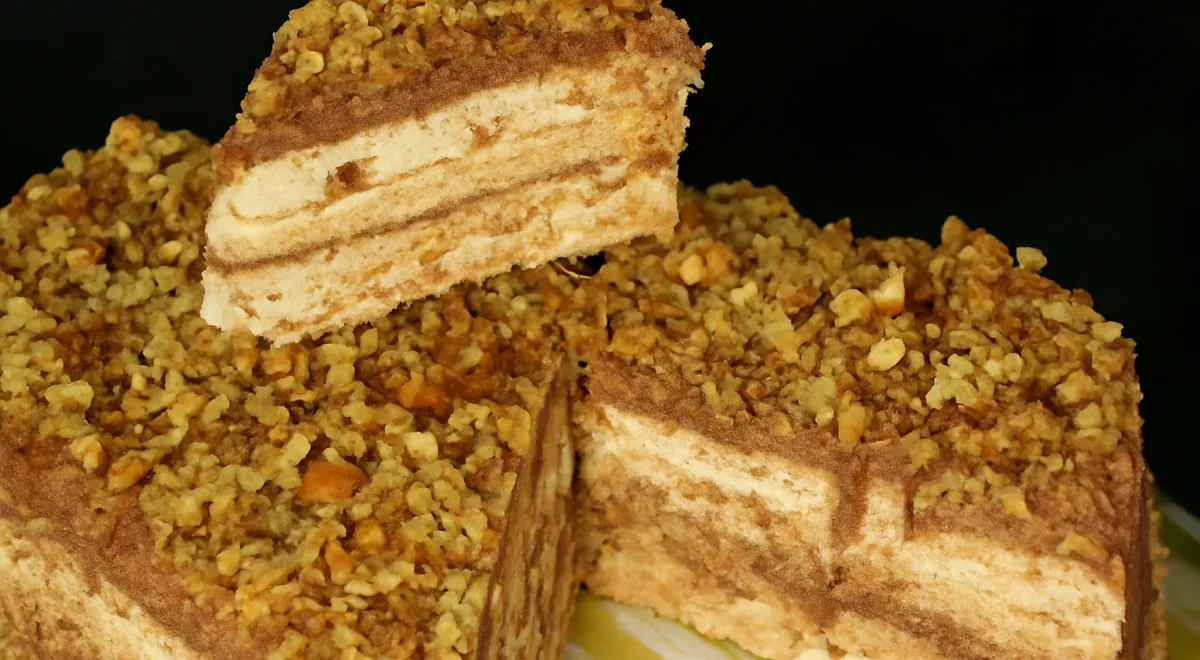 Торт без выпечки из печенья с творогом