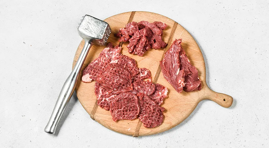 Говядина по-строгановски (бефстроганов)