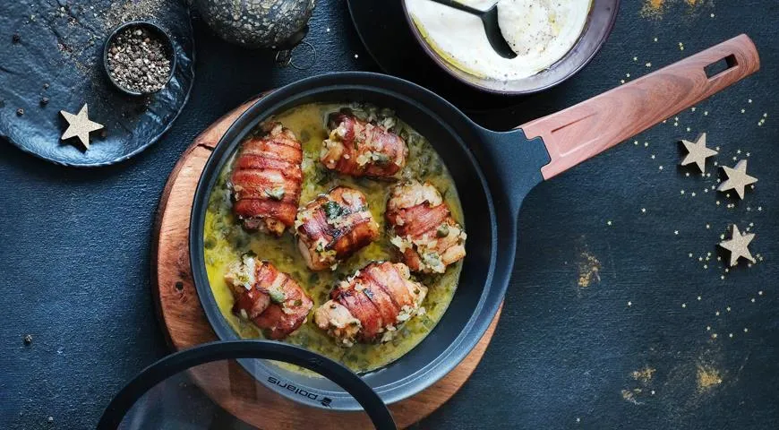 Куриные рулетики в лимонном соусе с петрушкой и каперсами