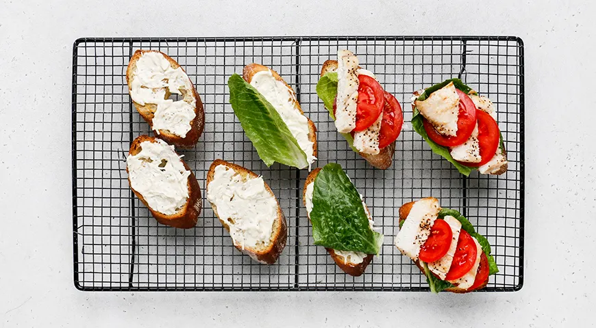 Брускетта Цезарь с курицей