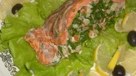 Кармашки из лосося со шпинатом и креветками