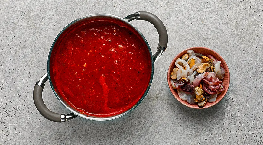 Томатный суп с морепродуктами