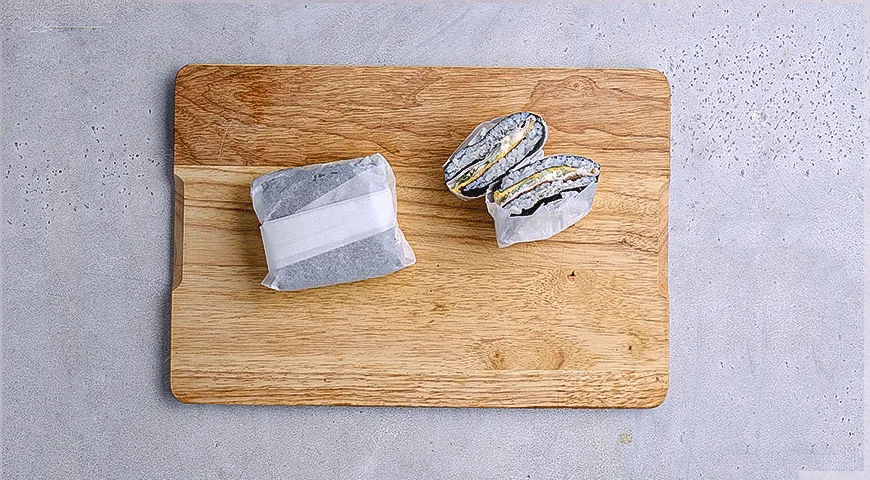 Онигиразу с сыром и ветчиной