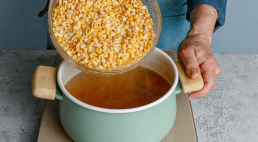 Суп гороховый с копченостями