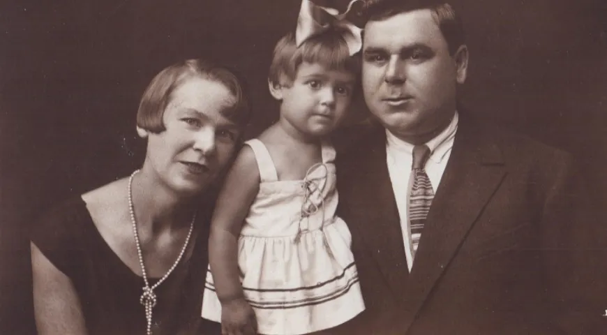 Нинель Наумовна Михайловская с родителями