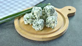 Зелень, замороженная со сливочным маслом
