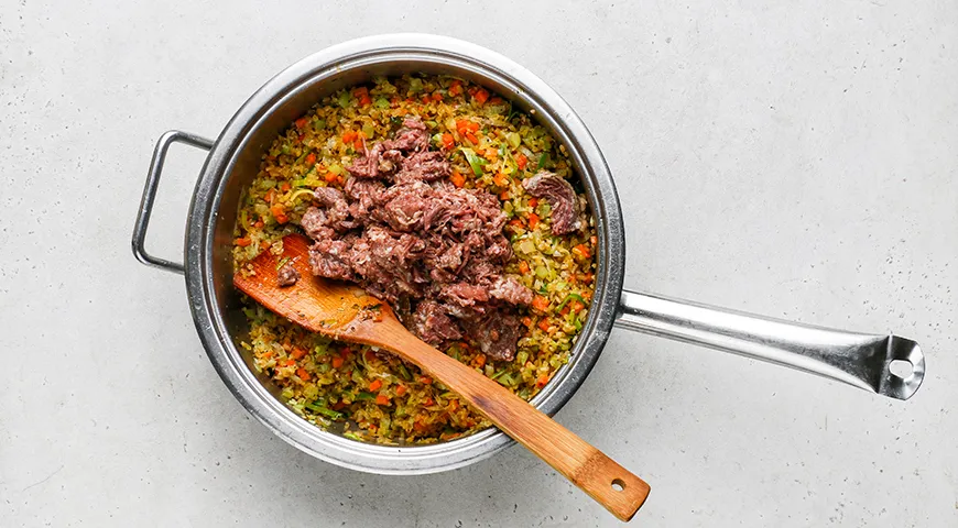 Булгур с тушенкой