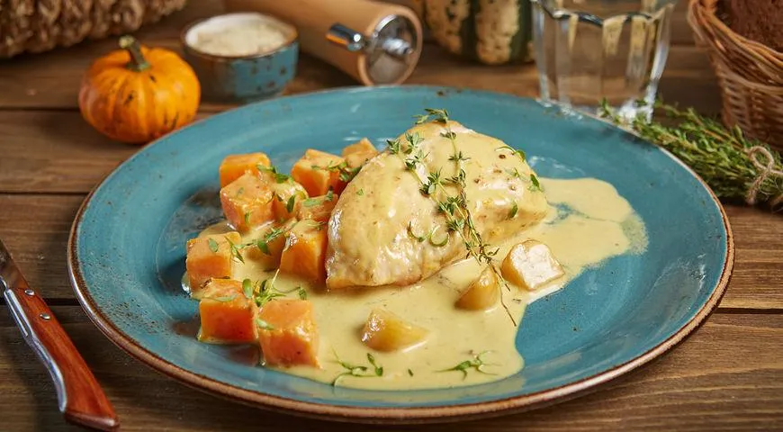 Индейка с соусом карри и печеными корнеплодами