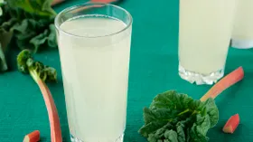 Квас из ревеня