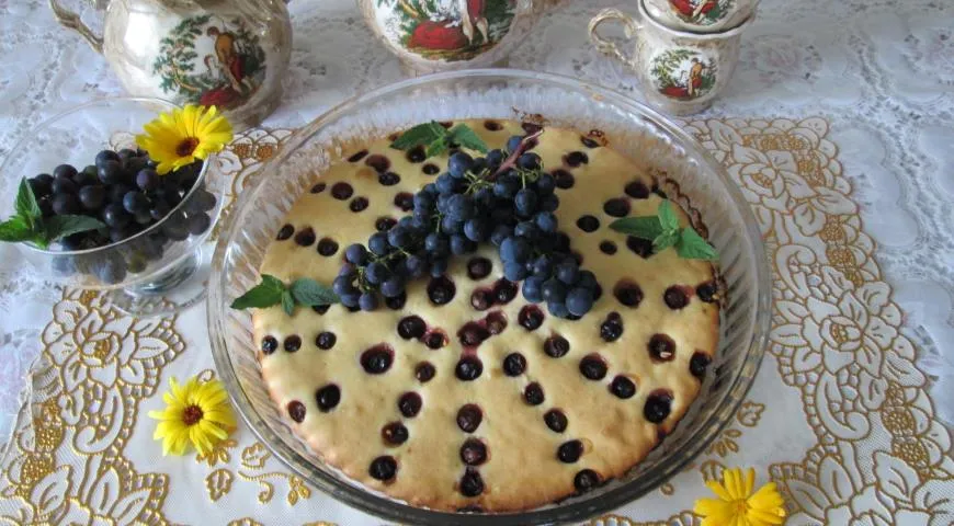 Нежный пирог с домашним виноградом 