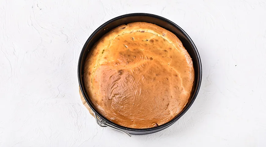 Заливной пирог с колбасой