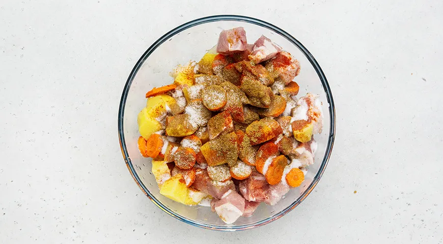 Жаркое в горшочке из теста