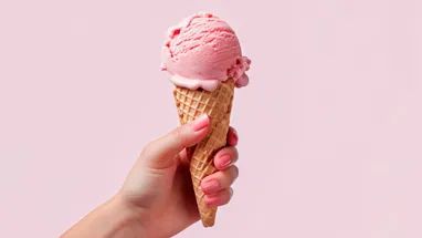 Почему нельзя есть мороженое в летнюю жару, и другие продукты, которые стоит исключить