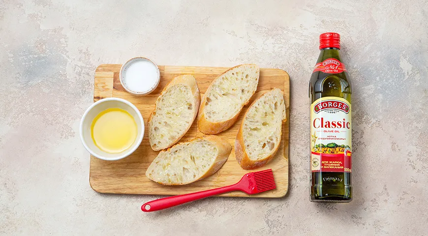 Брускетта с томлёными томатами и рикоттой