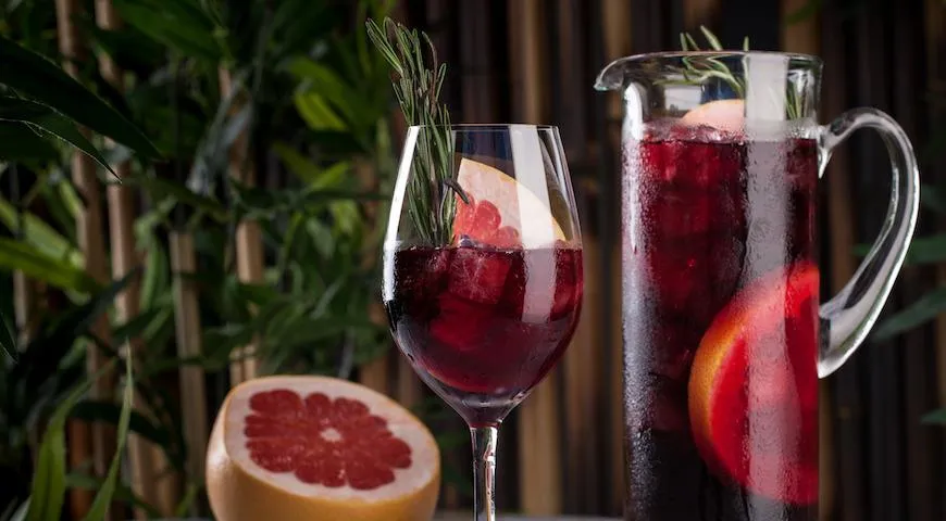 Рецепт коктейля « Красный пунш» с рисовым вином