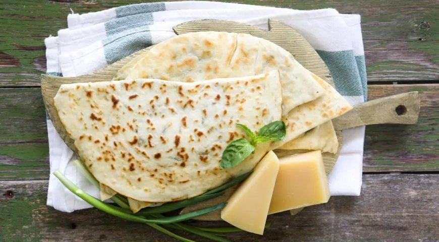 Сырные лепешки с зеленью, на кефире